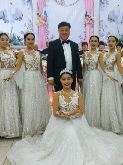 Профессиональный ведущий с многолетним опытом .