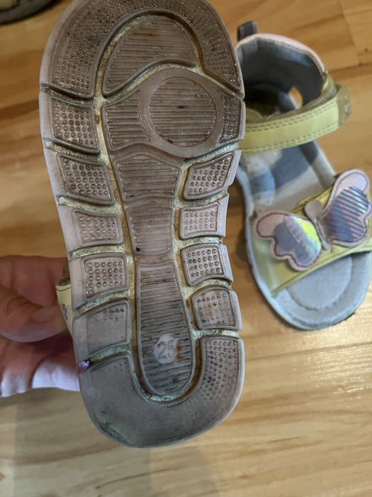 Сандали на девочку