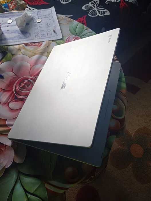 Vand laptop Asus Chromebook