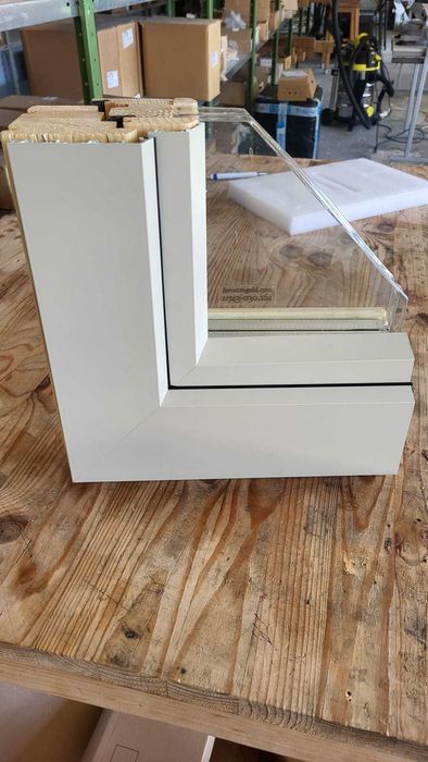 Ferestre din lemn stratificat-stejar, cireș, pin, meranti, nuc, paltin