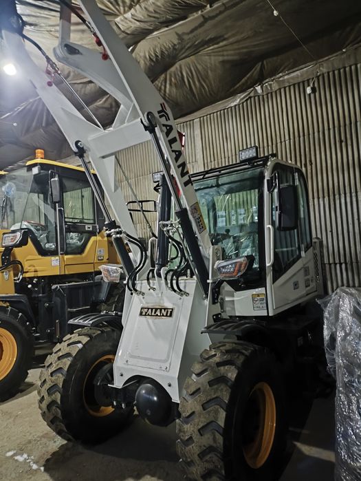 В продаже фронтальные погрузчики