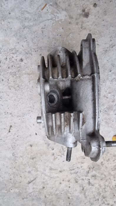 Vând chiulasa scuter 49cc