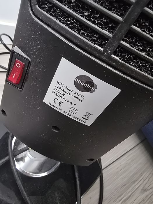 Aerotermă turn ceramică Equation 2000W, oscilație, ecran tactil, stare impecabilă