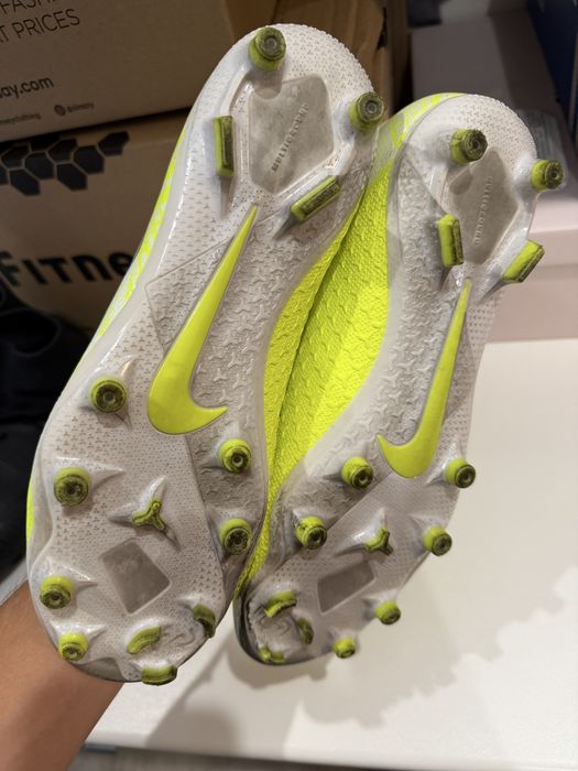 Бутонки за футбол, NIKE.