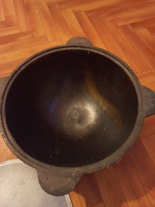Продам чугунный казан на 8л