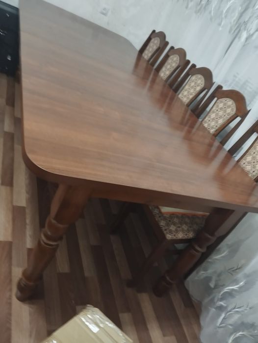 Продается стол для гостиной