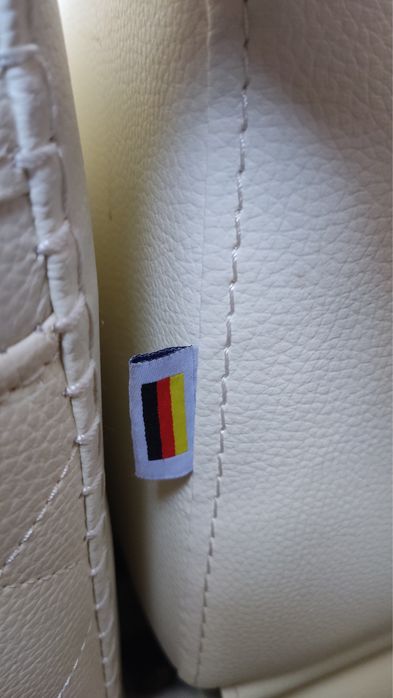 Кожаный диван  Tömo в отличном состоянии