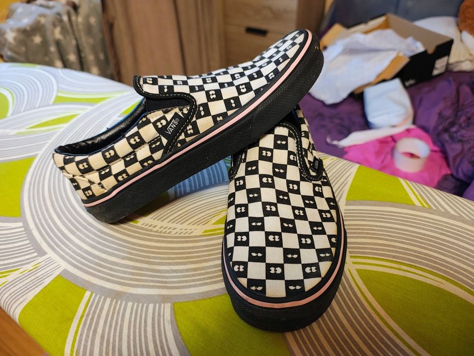 Papuci Vans model Checkerboard slip-on mărime 37, 23,5