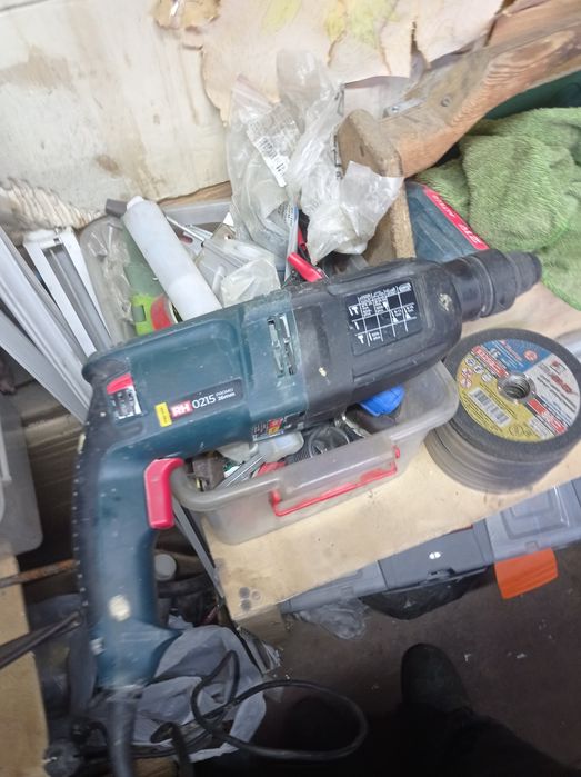 Продам перфоратор срочно.