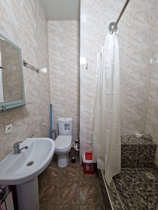 Гостиница Азия ёнидаги 12 каватли домда ,2 хонали квартира ижарага бор