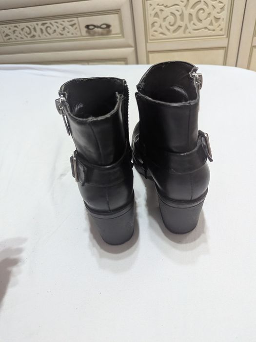 Продам стильные ботинки