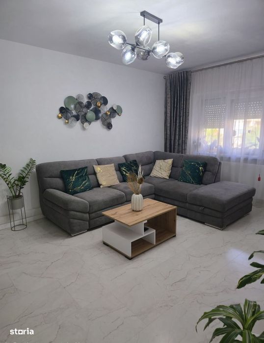 Apartament 4 camere decomadat