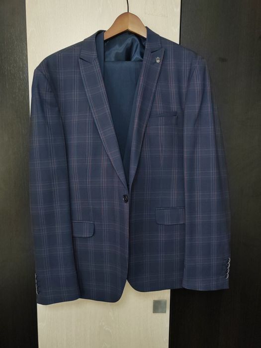 Costum bărbătesc mărimea 56.