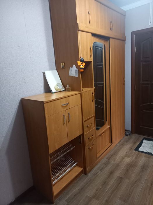 Стенка в прихожую