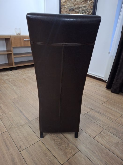 Scaune tapițate maro închis