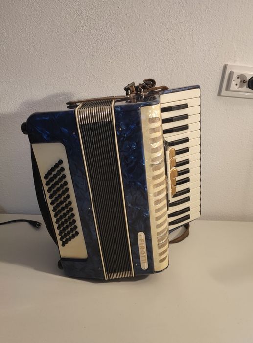 Acordeon nemtesc Firotti 60 basi
