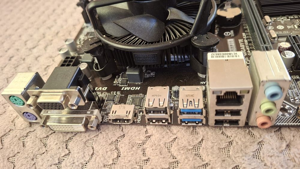 Vind placa de baza GIGABYTE  ga_h110m 1151 stare perfecta