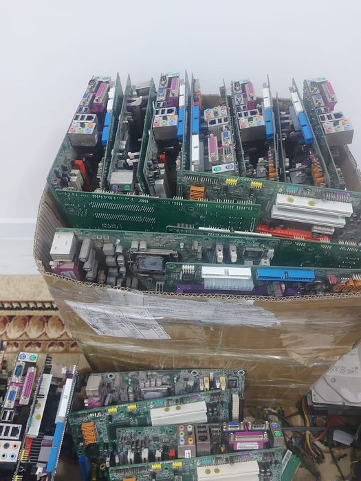 Сддавайте материнская плата