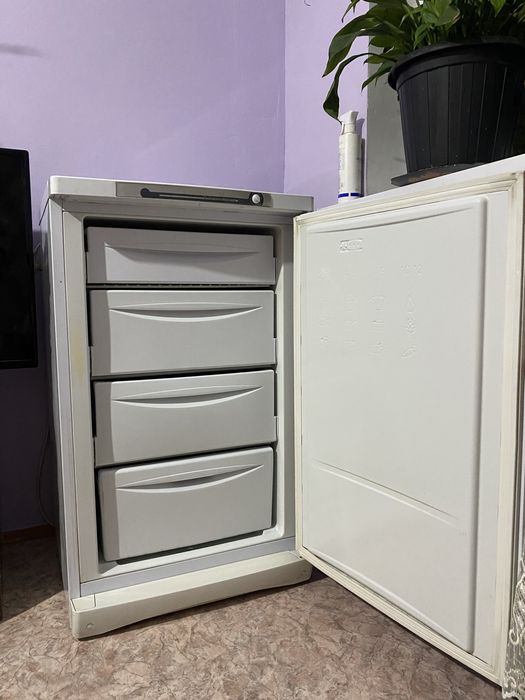 Продаю б/у морозильник