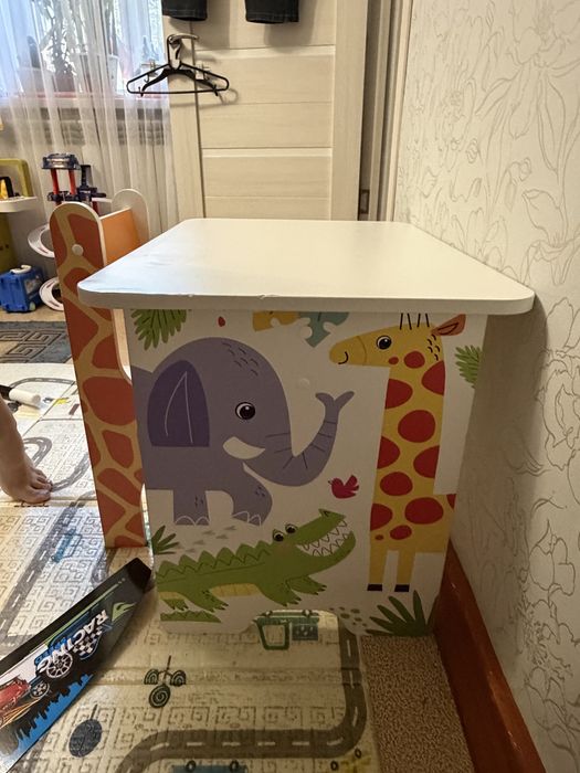 Продам детский столик