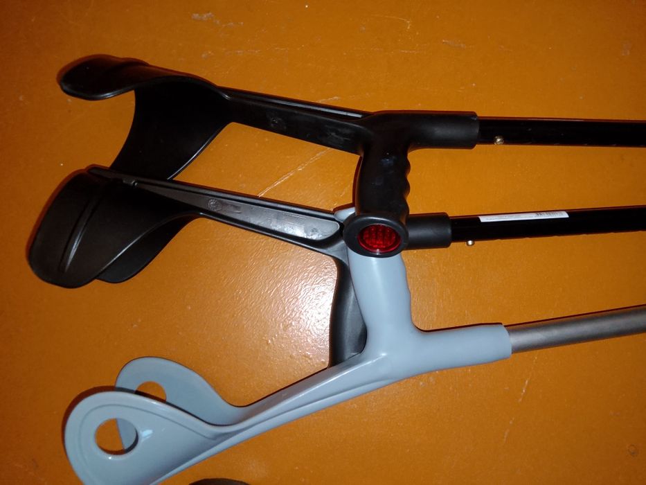 Костыль локтевой с шипом.