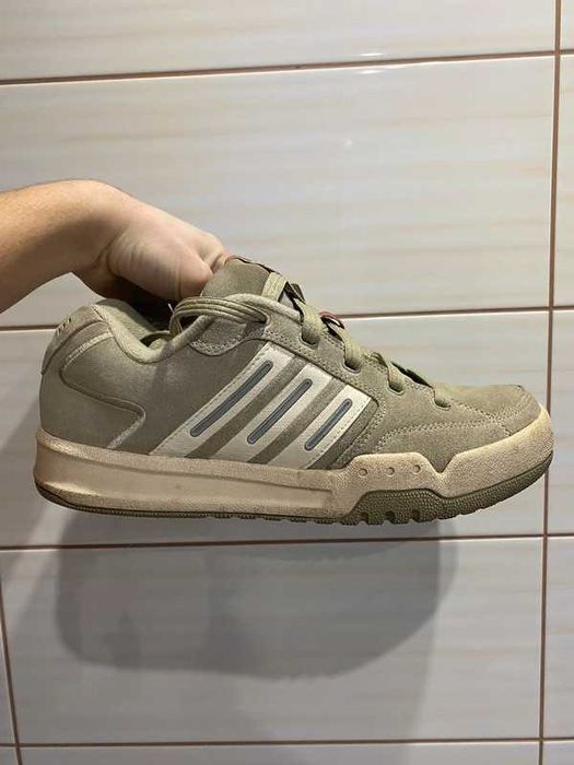 Pantofi Adidas piele intoarsa