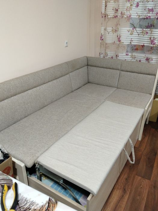 Продам угловой кухонный диван