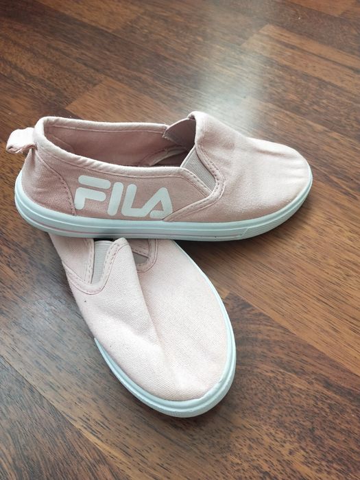 Se vinde teniși Fila
