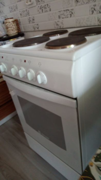 Продам электрическую плиту