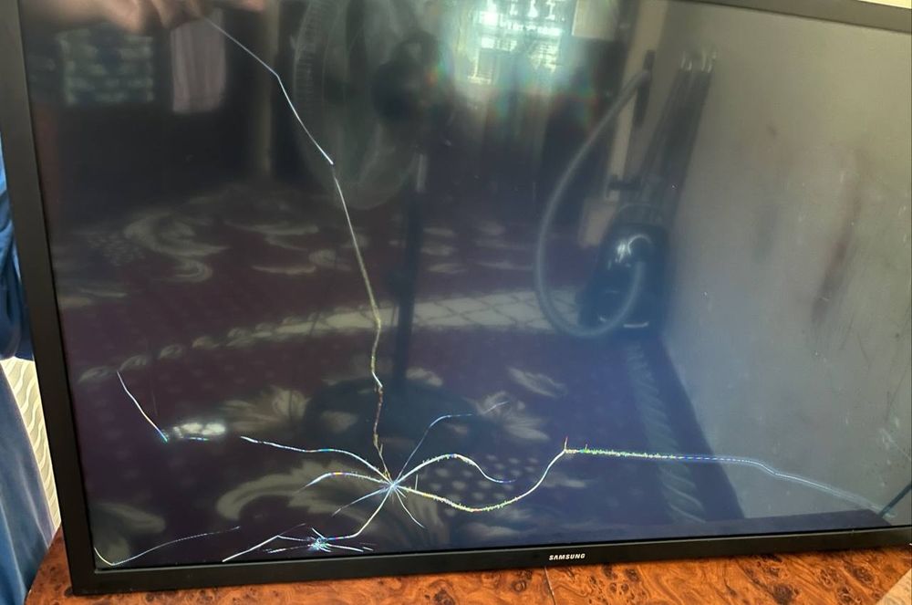 Televizor sotiladi Samsung 32 
Holati: ovozi ishlaydi, le