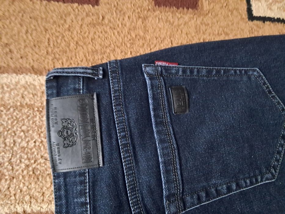 Продам мужские джинсы