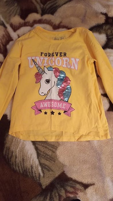 Продаются детские вещи.