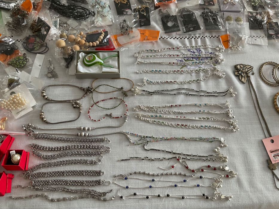 Bijuterii noi si frumoase