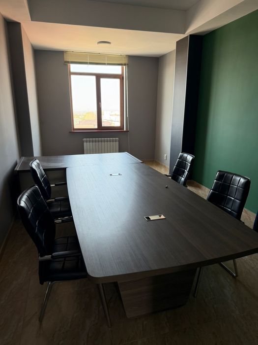 Офисная мебель, столы и стулья