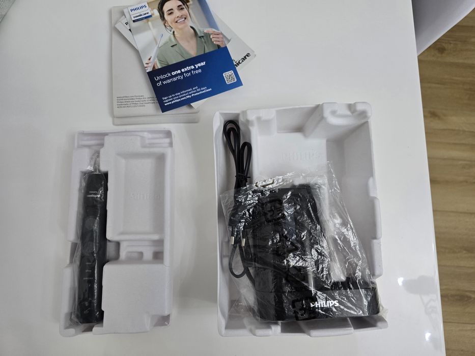 Periuța de dinți sonicare hx684B 201227-4c 8 in cutie cu incarcator