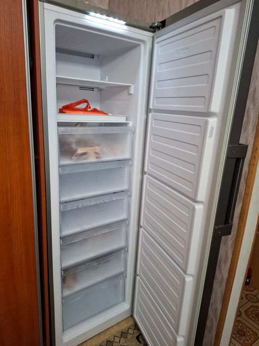 Продам морозильную камеру