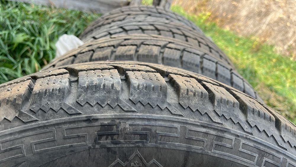 Зимние шины 235/60R18