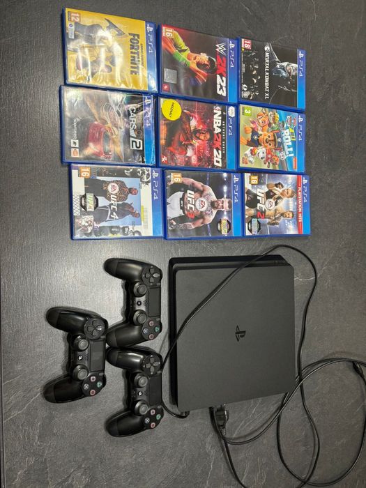 De vanzare PS4 cu trei console si 9 jocuri