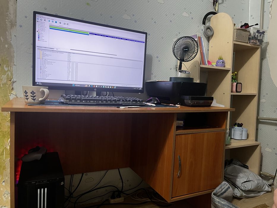 Письменный  стол ,школьный