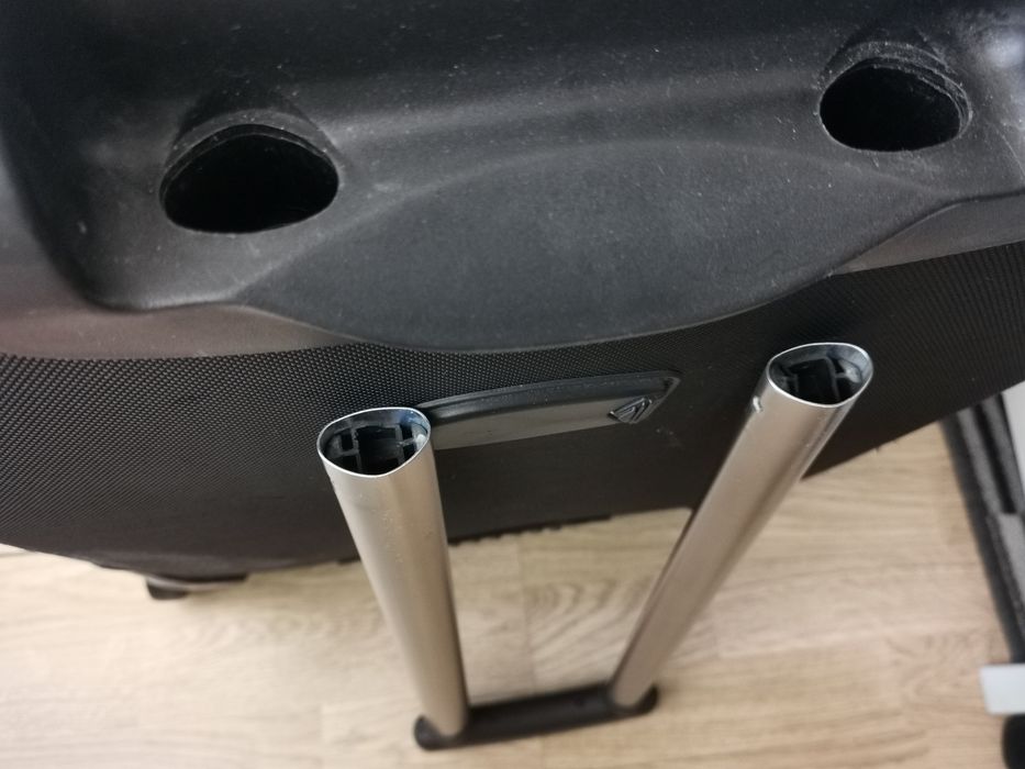 Kуфар с колелца 60 л. със забележка