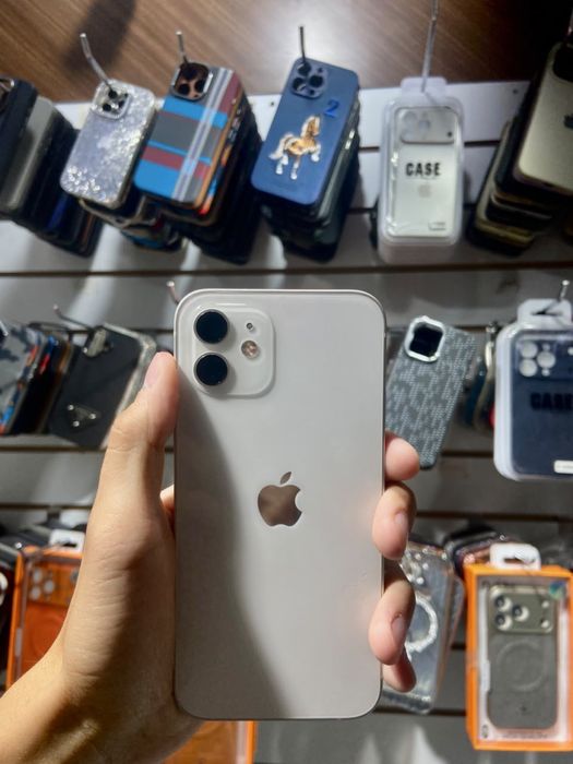 Apple iPhone 12.