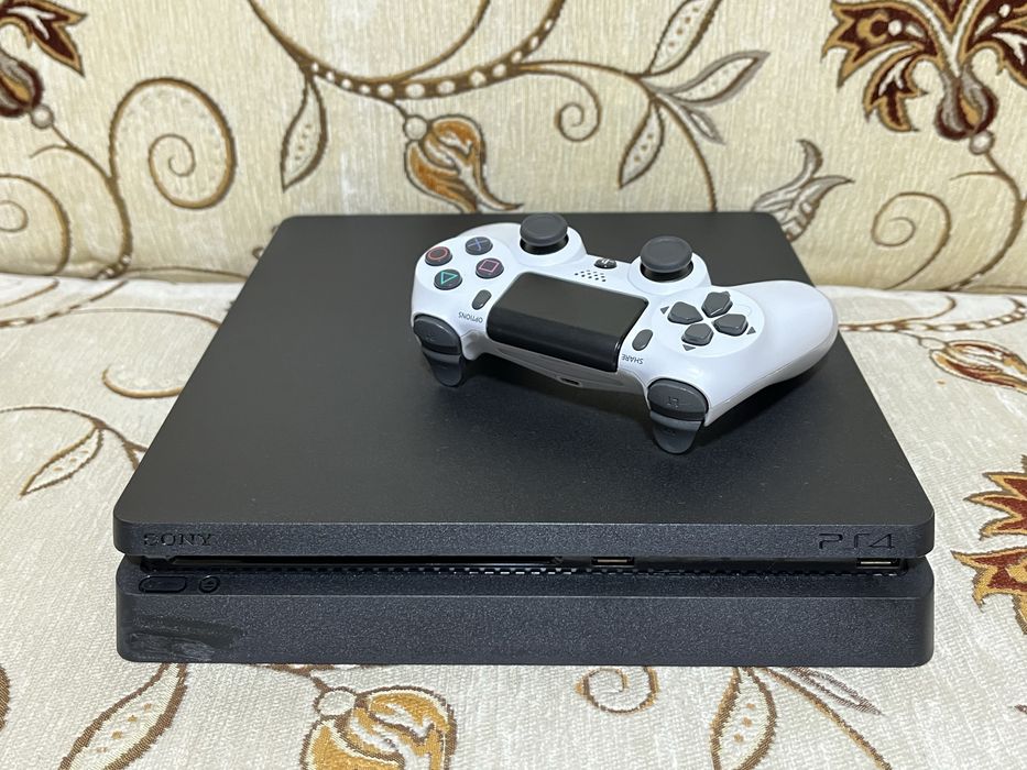 PS4 Slim 500 GB.