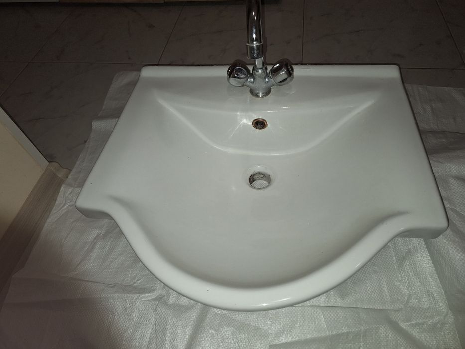 Мивка за баня със смесител