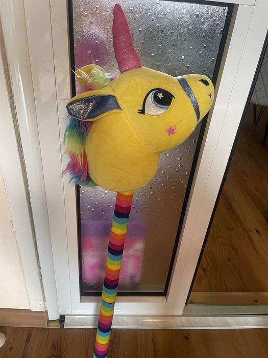 Плюшено музикално конче-еднорог на пръчка