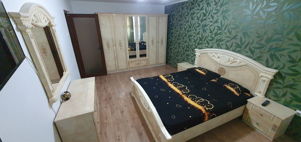 Vand apartament 2 camere cash sau Rate La Notar(cu avans) , decomandat ultracentral in spate la caredrala mare