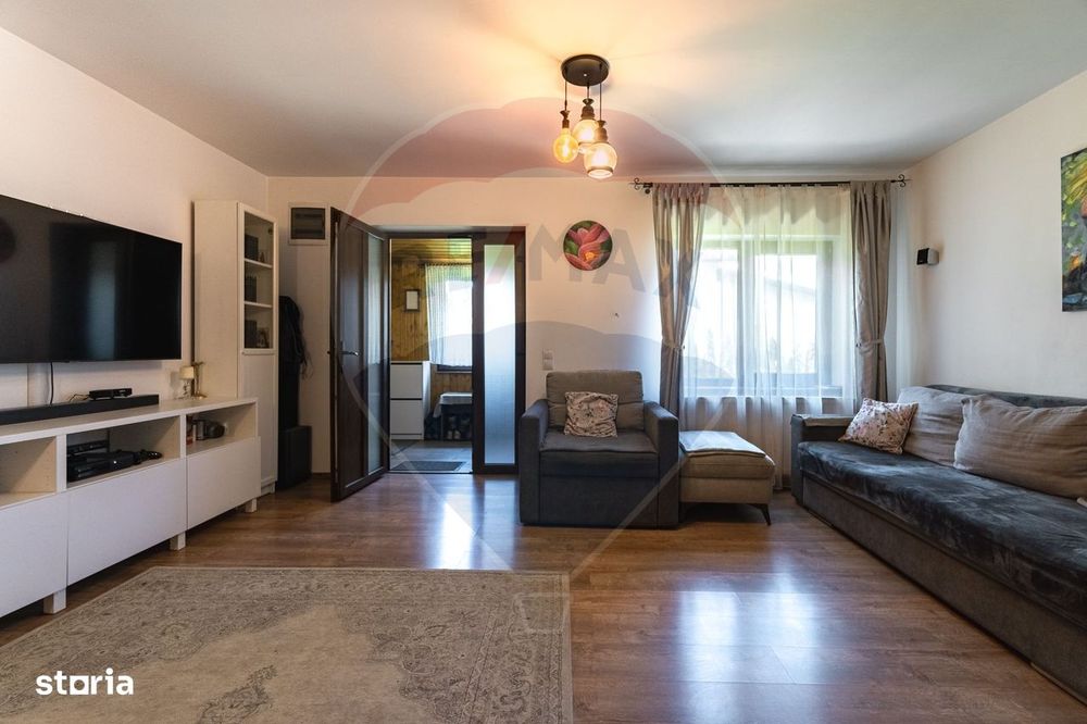 Casa de Poveste - Feldioara, str. Barsei/ 4 camere/ curte!