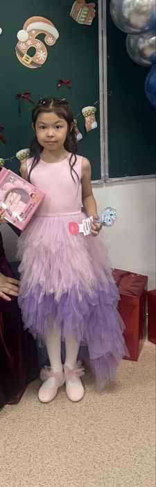 Нарядное платье с туфлей