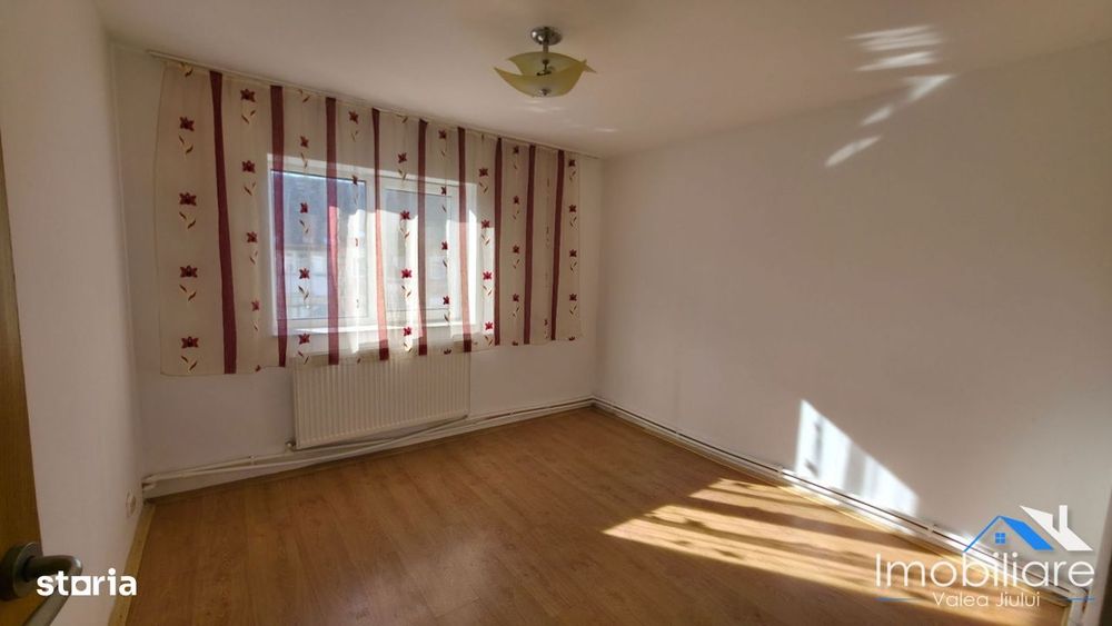 Apartament 3 camere de vânzare – Cocosvar, Vulcan