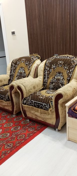 2 ta kreslo va 1 ta divan sotiladi