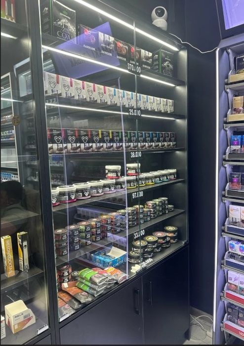 Продаются витринные полки